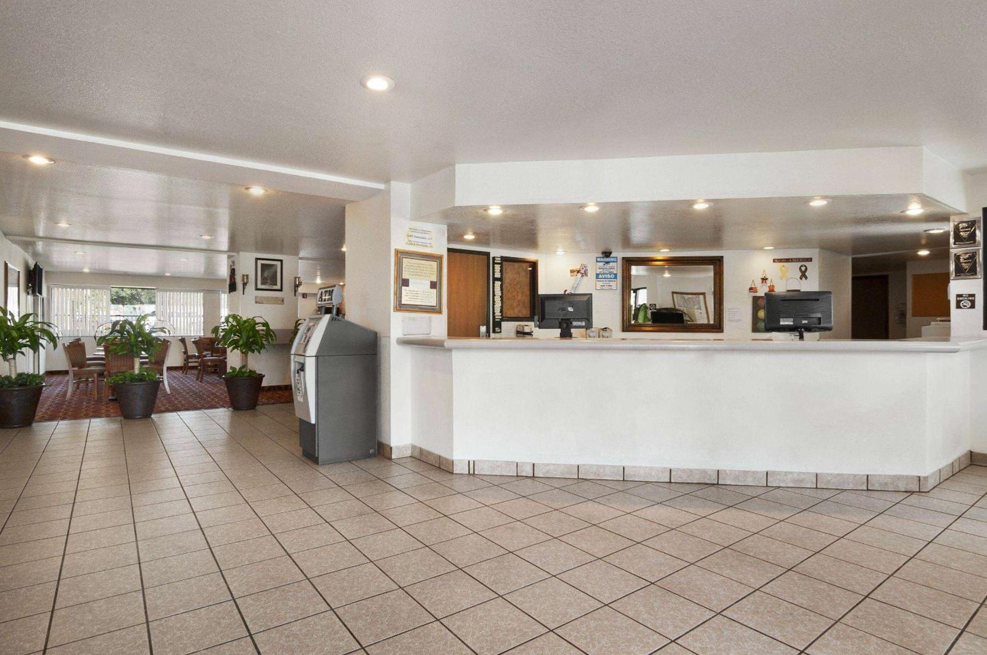 Super 8 By Wyndham Austin North/University Area Eksteriør billede